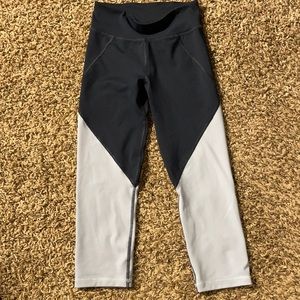 Navy and light blue leggings from Aeropostale S